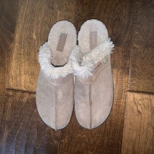 CROCS SLIPPERS